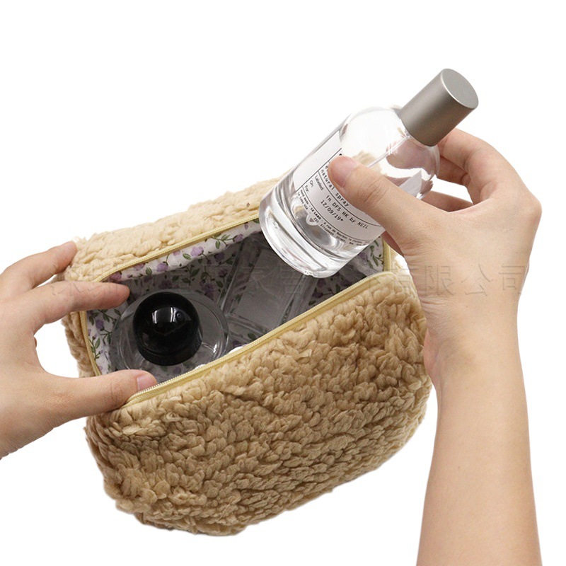 In stock winter large capacity plush cosmetic bag women's outdoor portable storage bag toiletries storage bag coin purse
