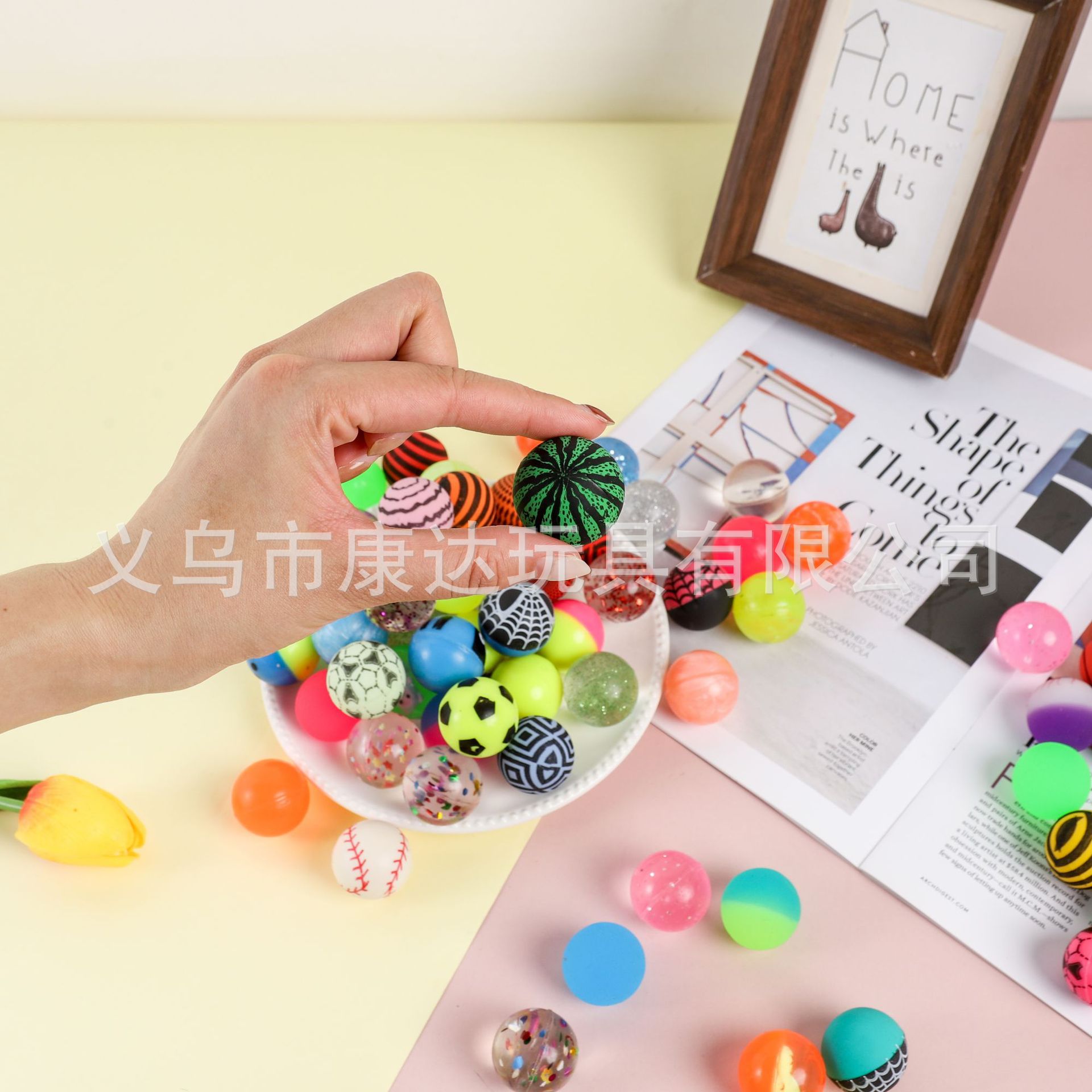 Picture of No.32 mixed with a variety of rubber elastic ball 100 loaded with egg twisting machine bounce ball children's toy ball jump ball