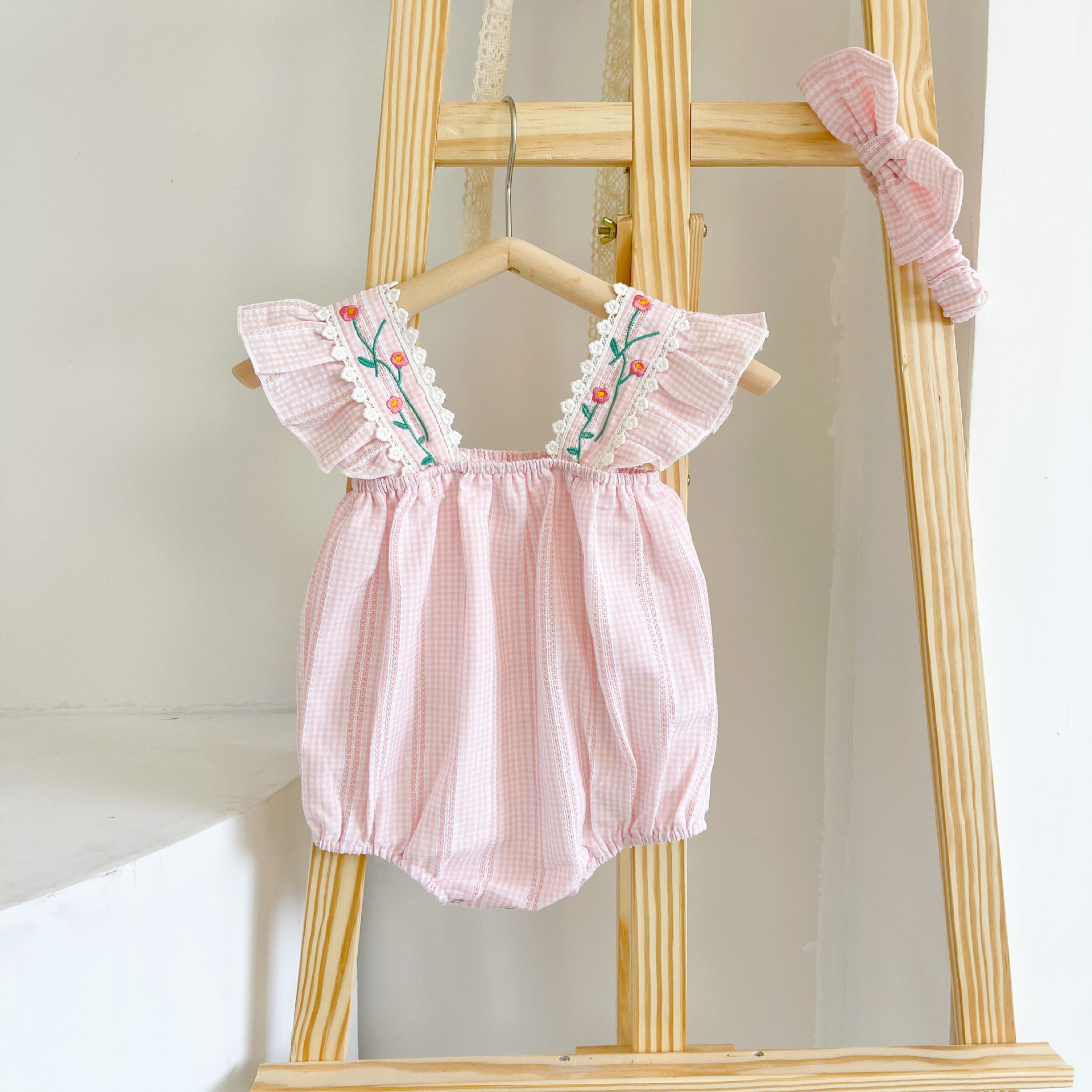 Picture of Ins2025 Summer Baby Jumpsuit Sleeveless Harem Korean Style Plaid Jacquard Baby Bag Fart Clothing Outing Clothing