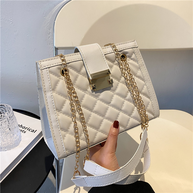 Picture of Textured Rhombic Chain Bag Women's 2022 New Fashionable Korean Style Fashionable Casual Crossbody Large Capacity Chain Shoulder Bag