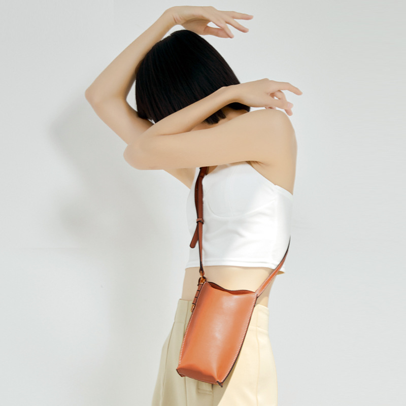 Picture of 2024 New Cross-Border Fashion Mini Small Bag Retro Genuine Leather Women's Bag Shoulder Crossbody Mobile Phone Bag Women's Wholesale