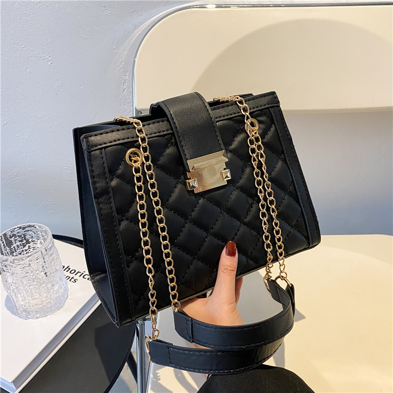 Picture of Textured Rhombic Chain Bag Women's 2022 New Fashionable Korean Style Fashionable Casual Crossbody Large Capacity Chain Shoulder Bag