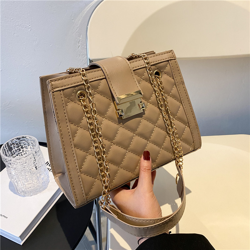 Picture of Textured Rhombic Chain Bag Women's 2022 New Fashionable Korean Style Fashionable Casual Crossbody Large Capacity Chain Shoulder Bag