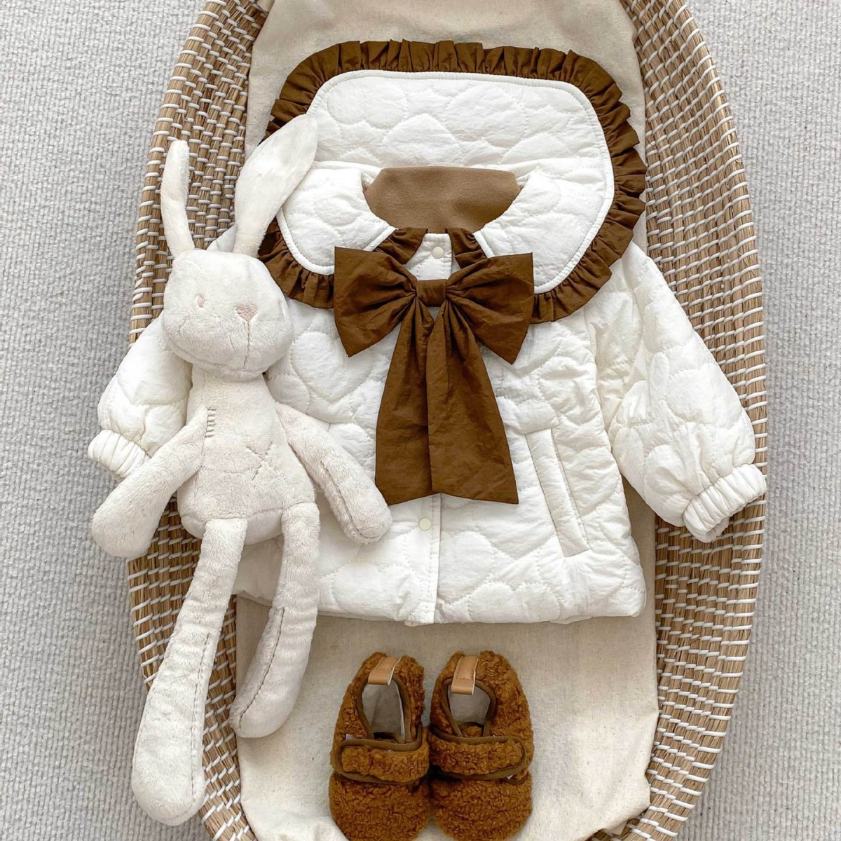 Picture of Winter Clothing 2025 New Style Girls' Cotton Outwear, Stylish Fleece-Lined Quilted Bow Lapel Kidsren's Warm Cotton Outwear