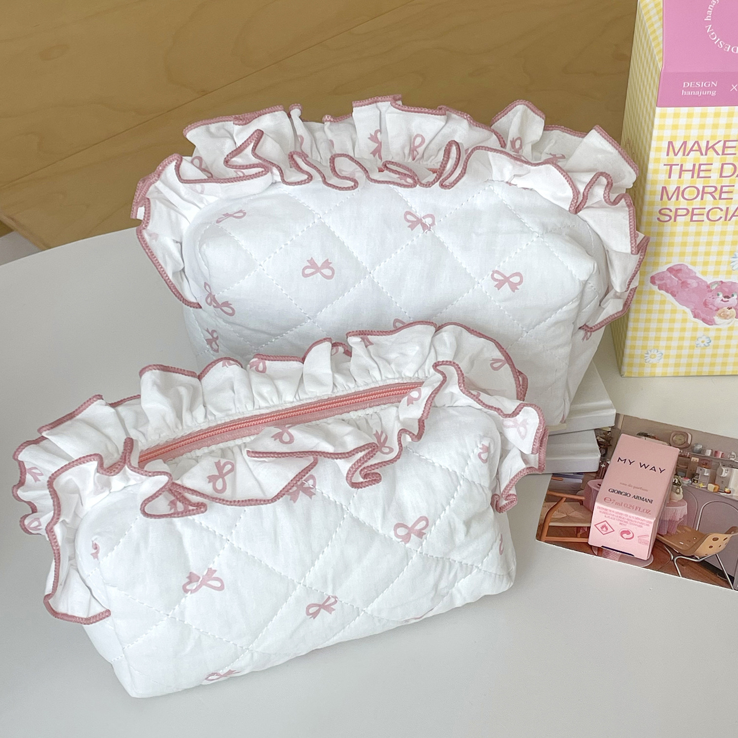 Picture of Lace Bow Makeup Bag Student Portable Sweet Fresh Ruffled Clutch Bag High-value Rhombic Storage Bag