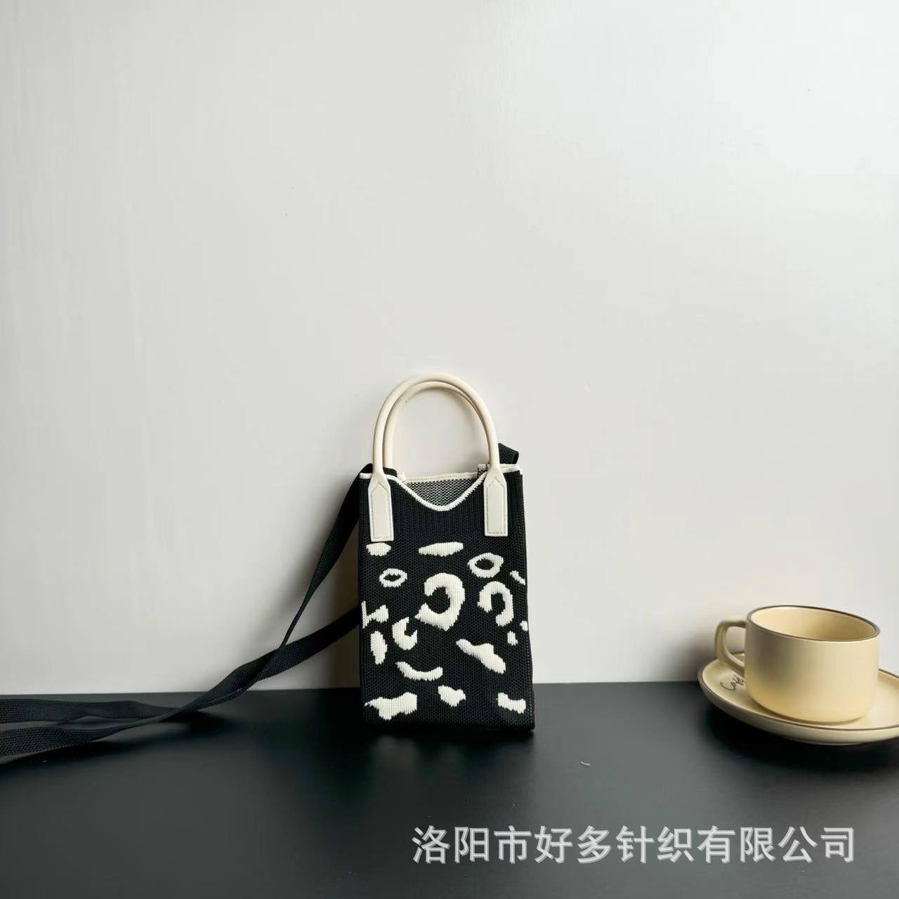 Picture of Advanced Sense Ins Mobile Phone Bag New Cartoon Knitted Bag Dopamine Niche All-match Crossbody Shoulder Bag Handbag