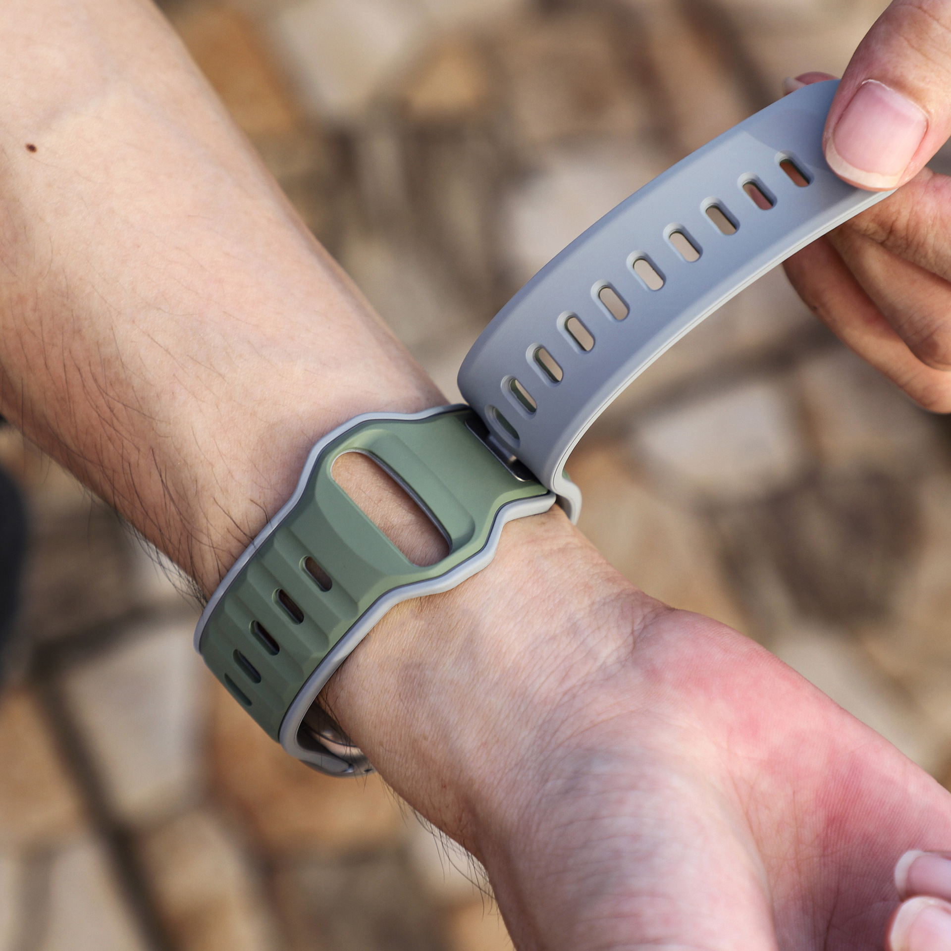 Picture of For Apple Watch Silicone Strap appleiwatchS10 Generation 9Ultra Norman Two Color Watch Strap Wholesale