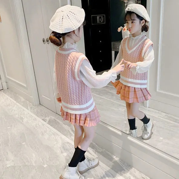 Picture of Girls' Internet Popular Vest Sweater Spring and Autumn New Arrival CUHK Children's College Style V-Neck Stylish Wool Knitted Vest