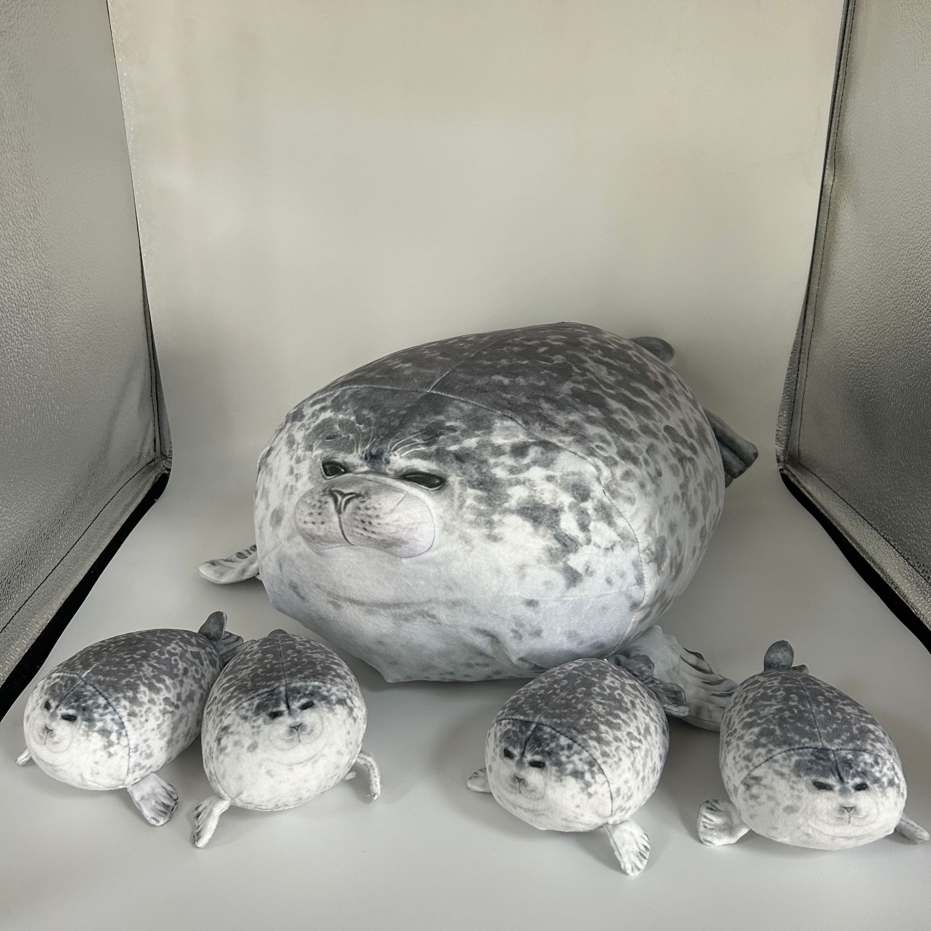 Picture of Japan Osaka Simulation Seal Doll Pillow Aquarium Popular Soft Pillow Aquarium Plush Toy