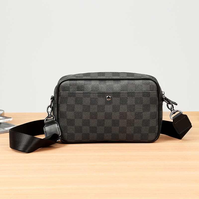 Picture of 2023 Fashion Casual Trendy Postman Shoulder Bag Plaid Small Crossbody Bag Casual Business Leather Men's One-Piece Hair