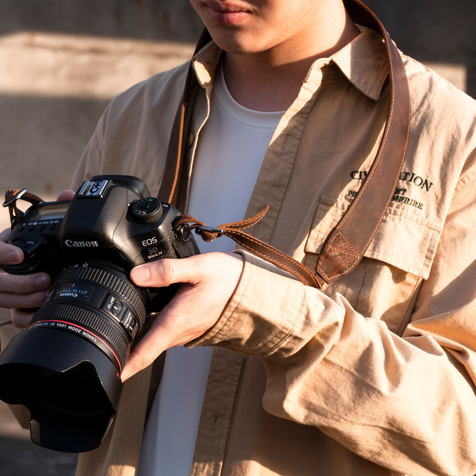 Picture of Marant First-Layer Cowhide Camera Accessories Single Shoulder Strap Retro Crazy Horse Leather Diagonal Strap Genuine Leather Camera Shoulder Strap