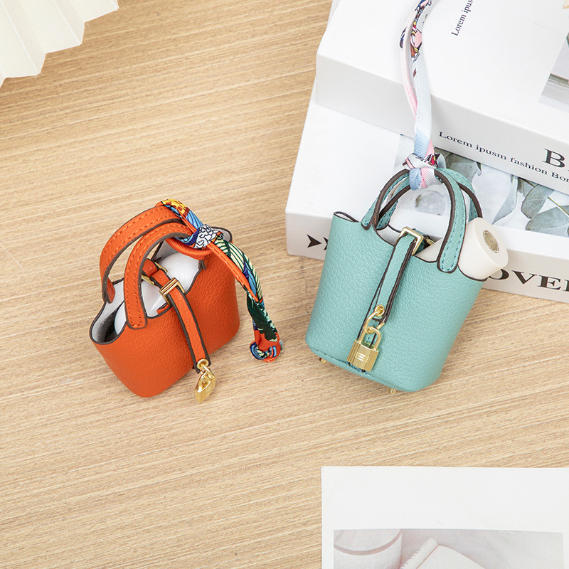 Picture of New Fashion Bag Pendant, High-End Leather Car Keychain Pendant, Cute Creative Headphone Bag, Women's Bag Jewelry