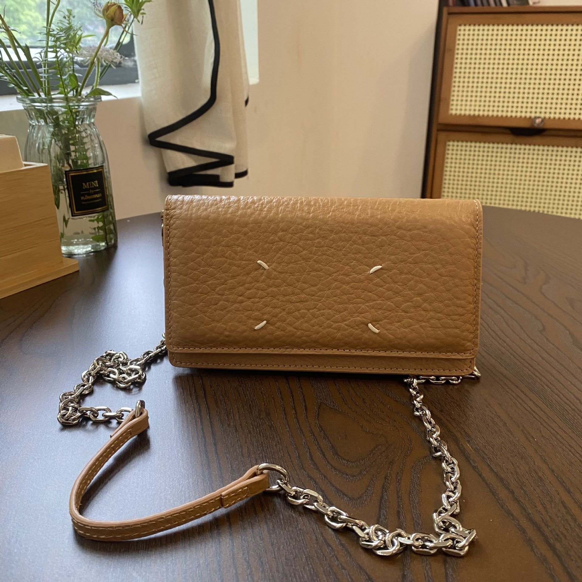 Japanese and Korean Genuine Leather Women's Chain Bag 2024 New Fashion Crossbody Bag First Layer Cowhide Niche Design Shoulder Small Bag