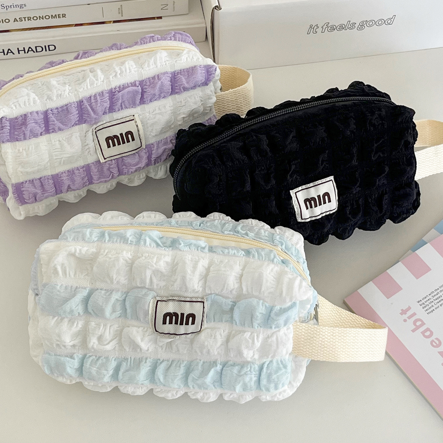 Bubble Cloud Wrist Bag Cosmetic Bag Student Portable Pleated Striped Cream Style Hand Carrying Storage Bag Wash Bag