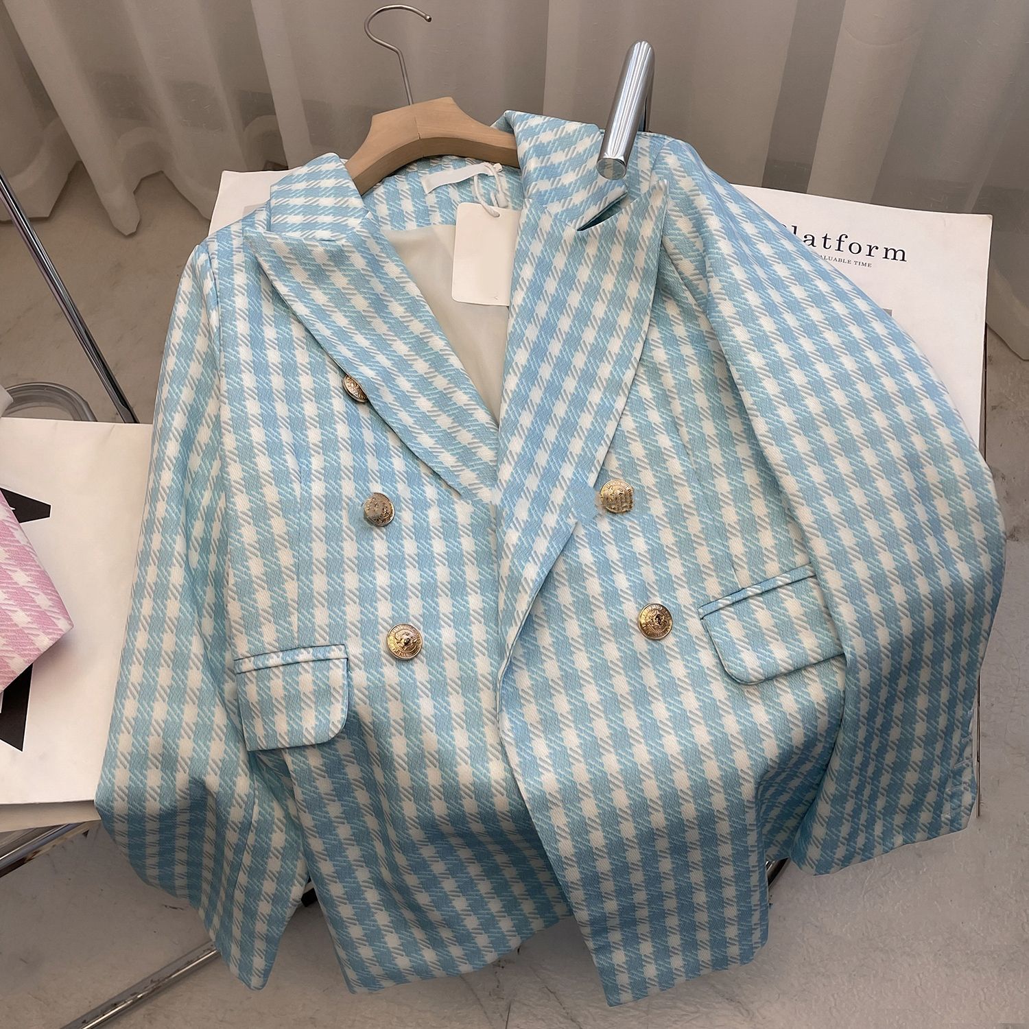 Picture of Girls' New Plaid Suit 2025 Spring & Fall New Houndstooth Double-Breasted Lapel Medium and Large Children's Suit Jacket